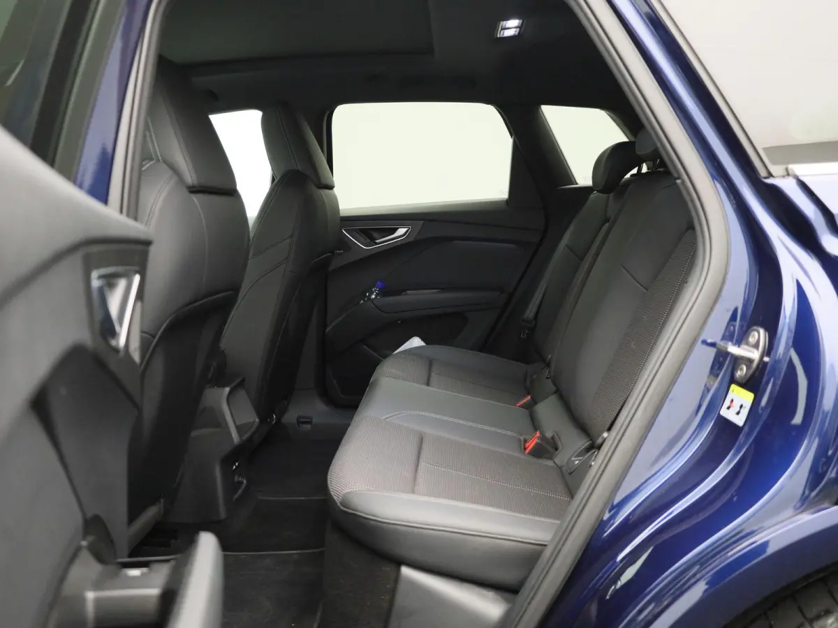 45 Edition 82 kWh | Demo | Glazen panoramadak l Cruise control l Parkeersensoren l Airco l Navigatie l Apple Carplay / Android Auto l Stoelverwarming l Matrix-ledkoplampen l Privacy glas l T