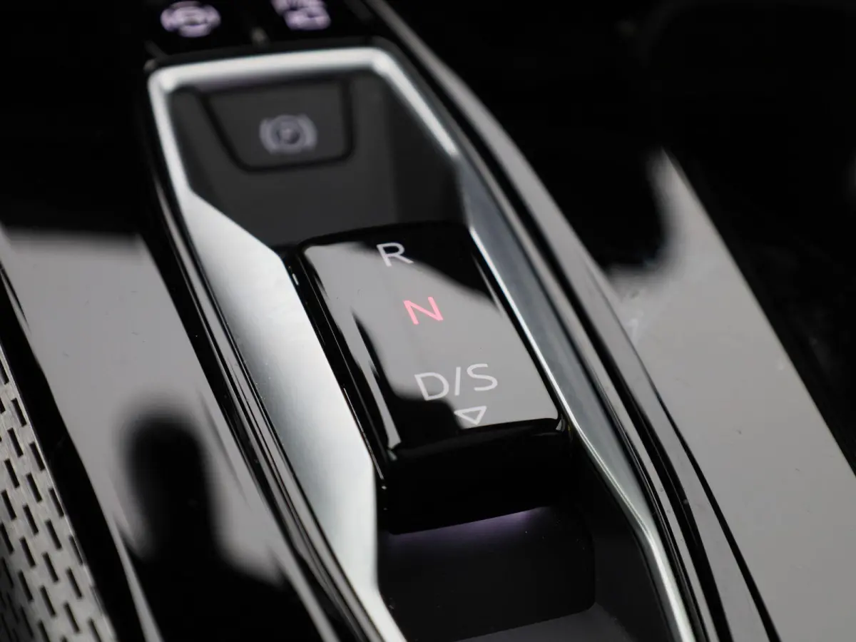 Avant 2.0 quattro S edition Competition | Demo | Adaptive cruise control l Airco l Navigatie l Dodehoekdetectie l Bang & Olufsen sound system l Head-up display l 360 graden camera l Stoelen 