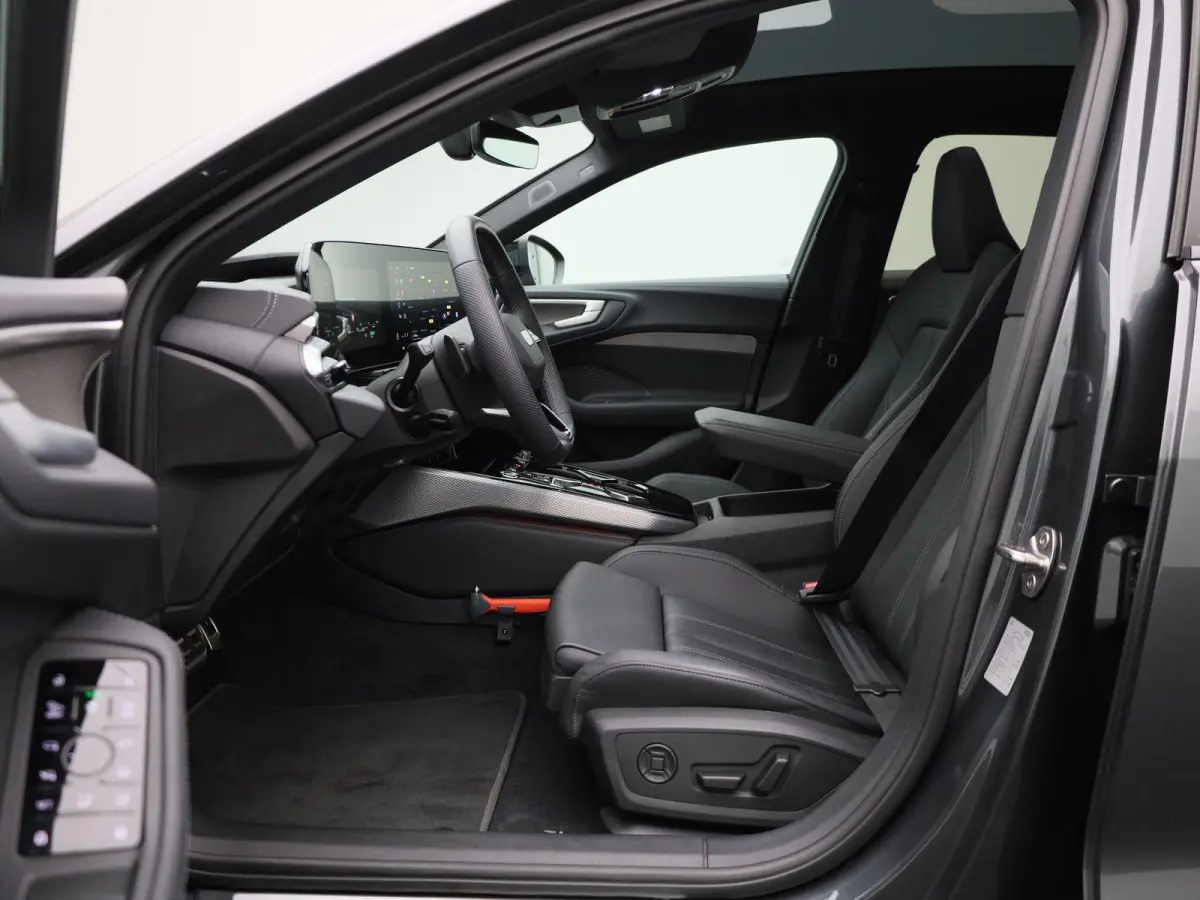 Avant 2.0 quattro S edition Competition | Demo | Adaptive cruise control l Airco l Navigatie l Dodehoekdetectie l Bang & Olufsen sound system l Head-up display l 360 graden camera l Stoelen 