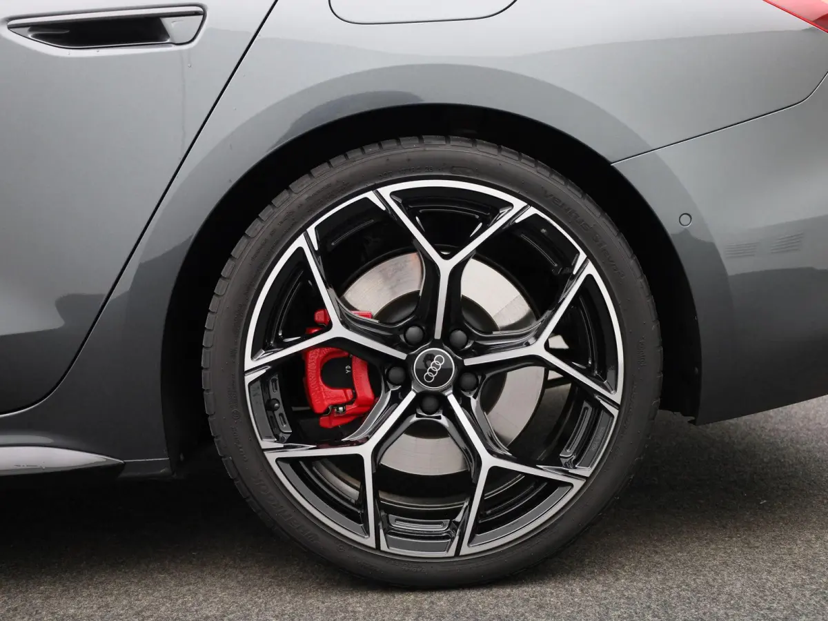Avant 2.0 quattro S edition Competition | Demo | Adaptive cruise control l Airco l Navigatie l Dodehoekdetectie l Bang & Olufsen sound system l Head-up display l 360 graden camera l Stoelen 