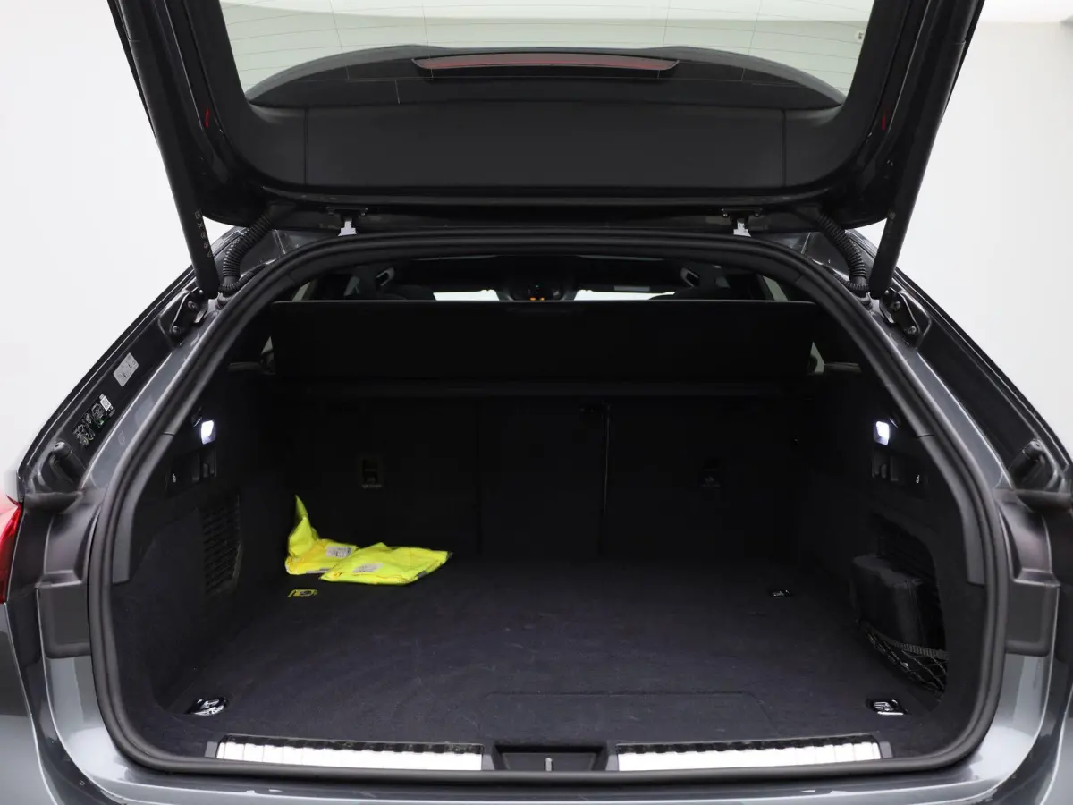 Avant 2.0 quattro S edition Competition | Demo | Adaptive cruise control l Airco l Navigatie l Dodehoekdetectie l Bang & Olufsen sound system l Head-up display l 360 graden camera l Stoelen 