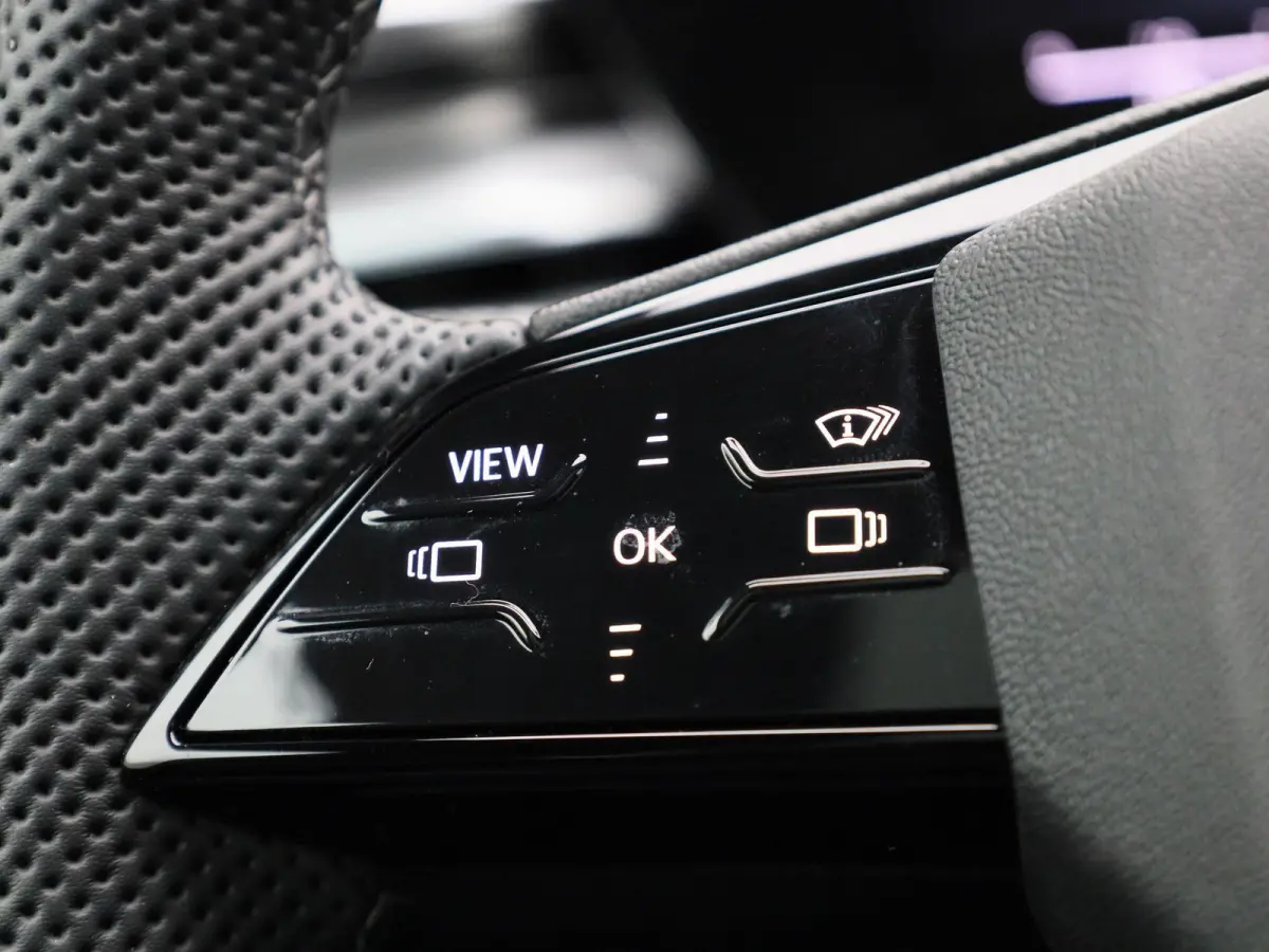 Avant 2.0 quattro S edition Competition | Demo | Adaptive cruise control l Airco l Navigatie l Dodehoekdetectie l Bang & Olufsen sound system l Head-up display l 360 graden camera l Stoelen 