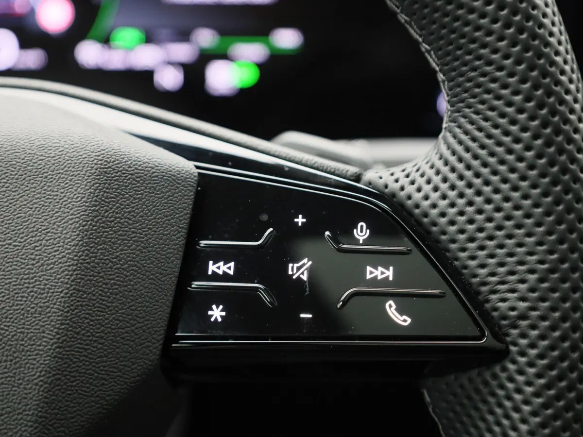 Avant 2.0 quattro S edition Competition | Demo | Adaptive cruise control l Airco l Navigatie l Dodehoekdetectie l Bang & Olufsen sound system l Head-up display l 360 graden camera l Stoelen 