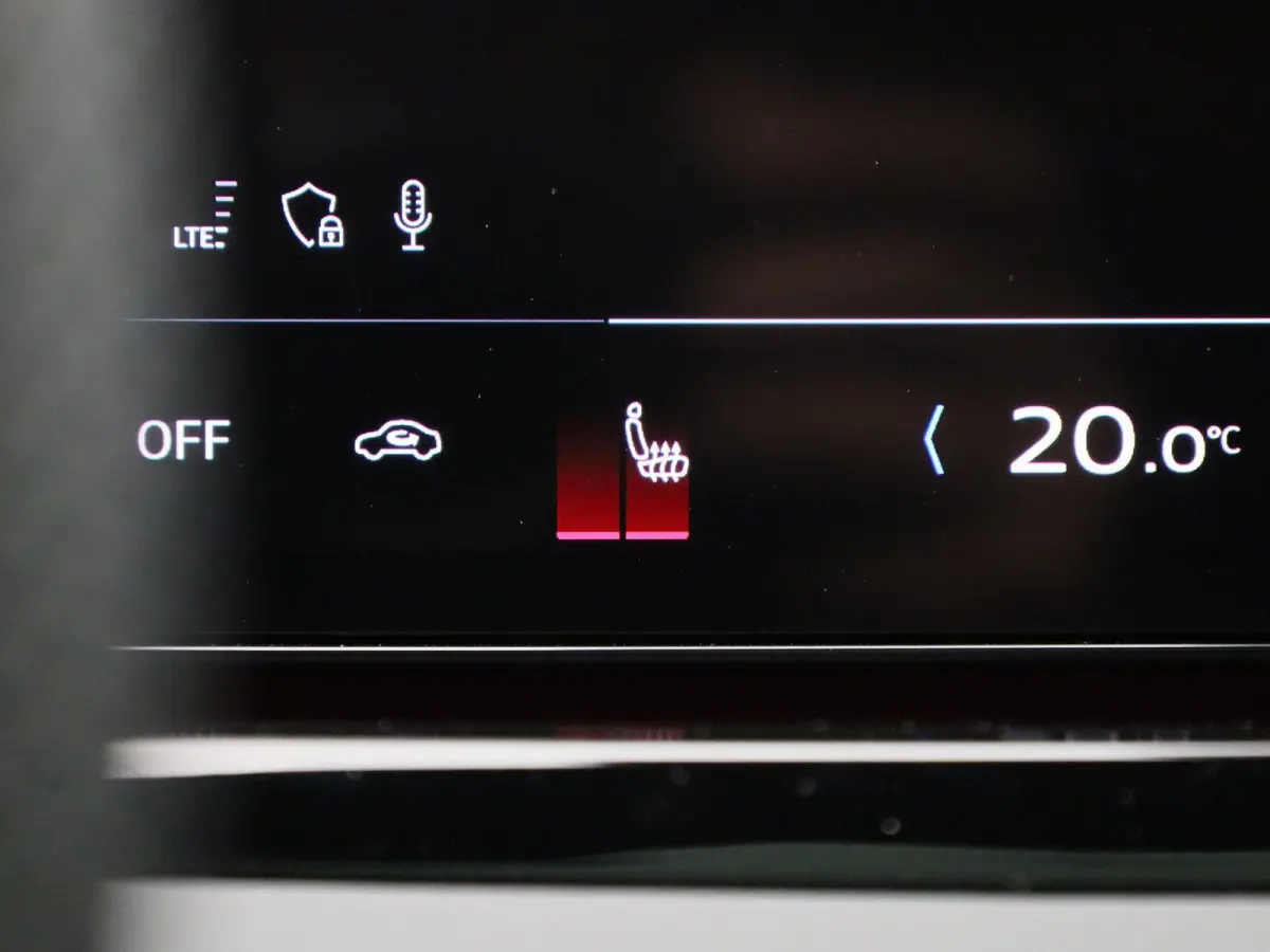 Avant 2.0 quattro S edition Competition | Demo | Adaptive cruise control l Airco l Navigatie l Dodehoekdetectie l Bang & Olufsen sound system l Head-up display l 360 graden camera l Stoelen 