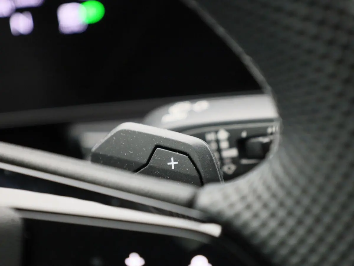 Avant 2.0 quattro S edition Competition | Demo | Adaptive cruise control l Airco l Navigatie l Dodehoekdetectie l Bang & Olufsen sound system l Head-up display l 360 graden camera l Stoelen 