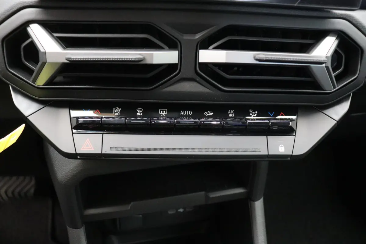 1.8 Hybrid 155pk Expression | Achteruitrijcamera | Climate control | 17" LMV |