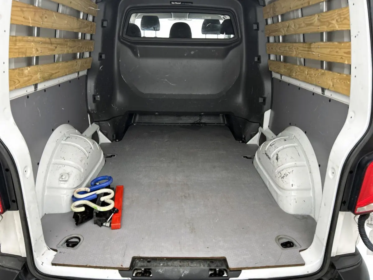 2.0 TDI L2H1 110 PK | Airco | Dubbele Cabine | Parkeersensoren Achter | Comfort Stoelen | Cruise Controle | Armsteunen | Bluetooth |