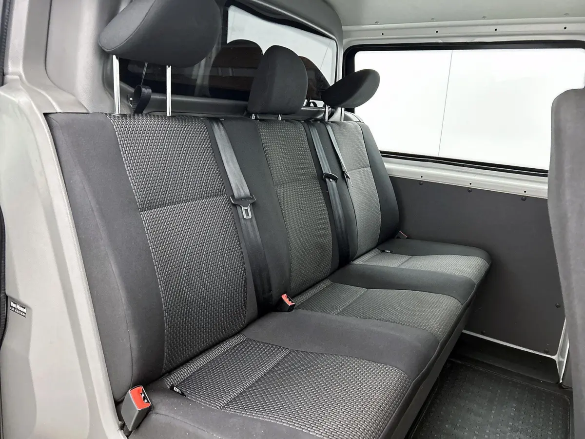 2.0 TDI L2H1 110 PK | Airco | Dubbele Cabine | Parkeersensoren Achter | Comfort Stoelen | Cruise Controle | Armsteunen | Bluetooth |