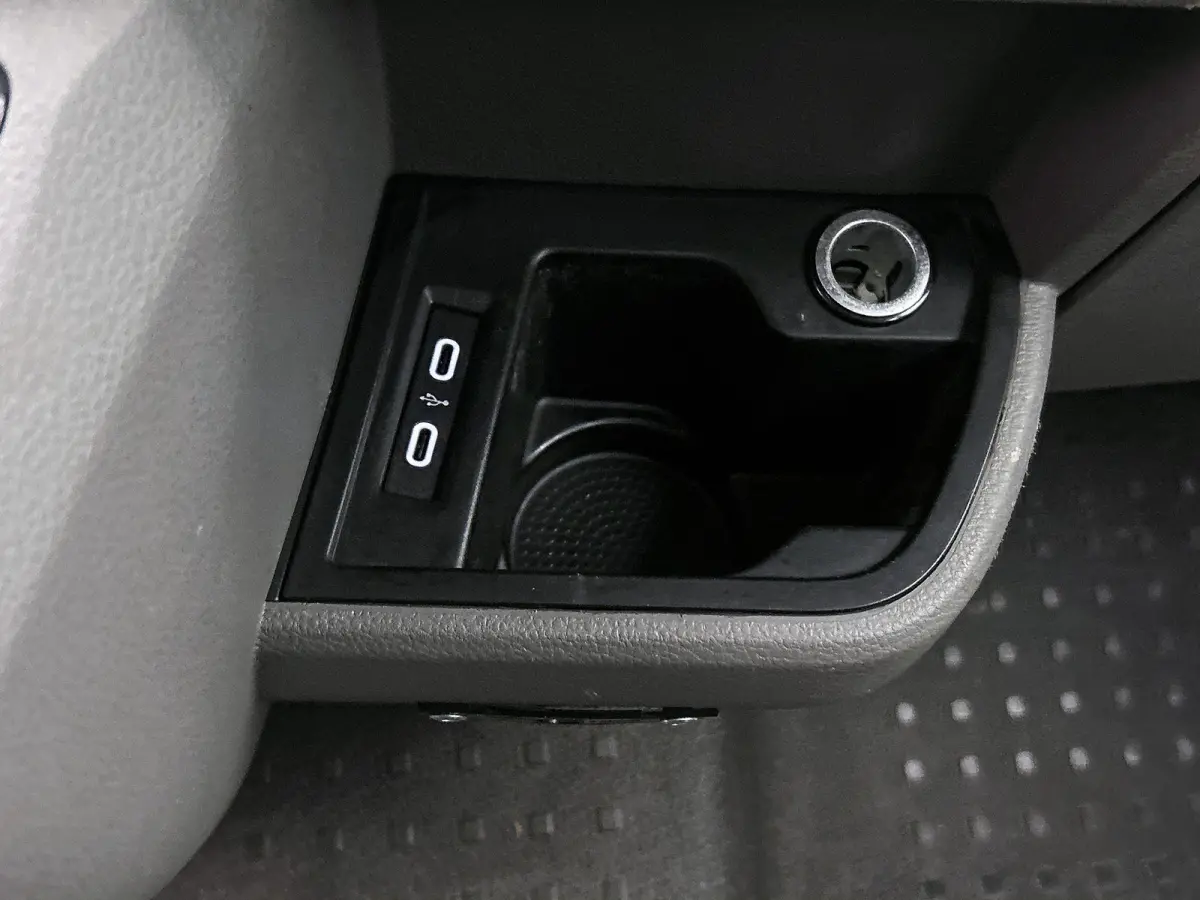 2.0 TDI L2H1 110 PK | Airco | Dubbele Cabine | Parkeersensoren Achter | Comfort Stoelen | Cruise Controle | Armsteunen | Bluetooth |