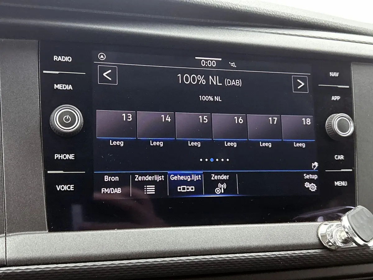 2.0 TDI L2H1 110 PK | Airco | Dubbele Cabine | Parkeersensoren Achter | Comfort Stoelen | Cruise Controle | Armsteunen | Bluetooth |