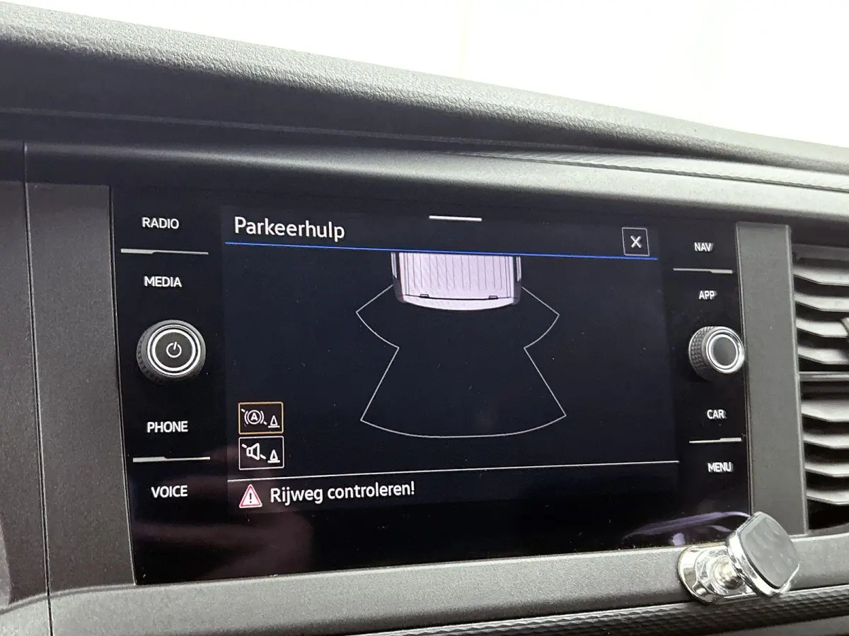 2.0 TDI L2H1 110 PK | Airco | Dubbele Cabine | Parkeersensoren Achter | Comfort Stoelen | Cruise Controle | Armsteunen | Bluetooth |