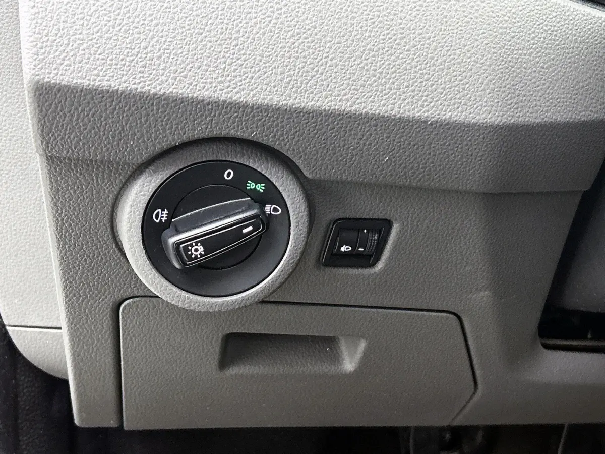 2.0 TDI L2H1 110 PK | Airco | Dubbele Cabine | Parkeersensoren Achter | Comfort Stoelen | Cruise Controle | Armsteunen | Bluetooth |