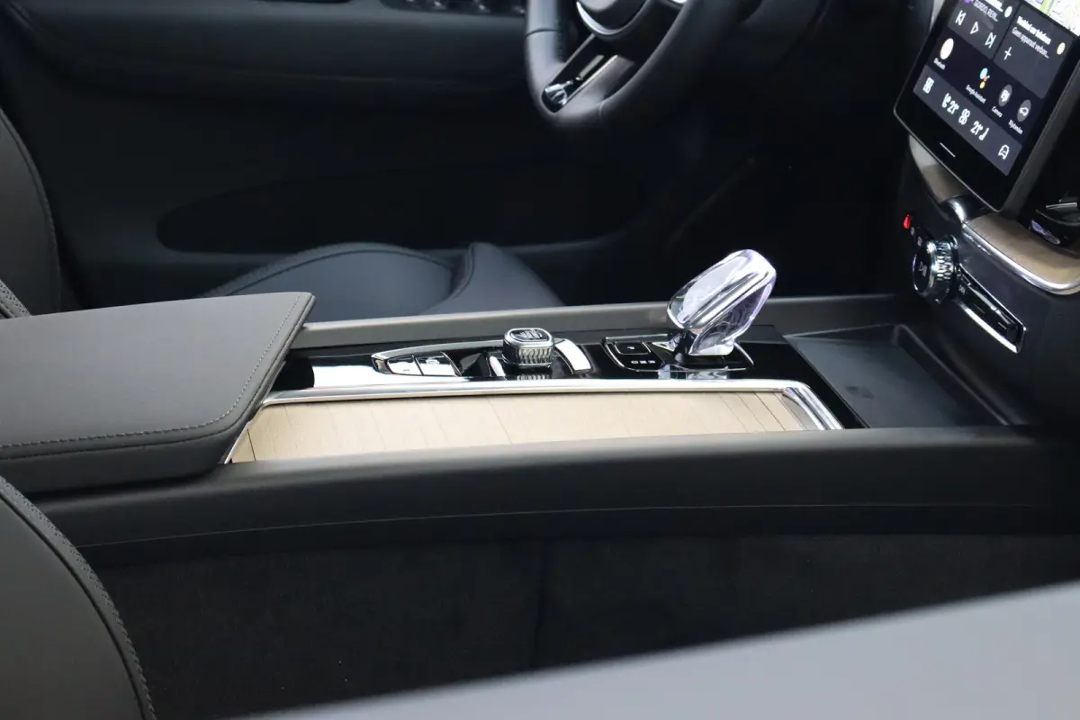 T6 350PK Plus Dark | 360° | Getint Glas | 20'' | HK Audio | Pilot Assist