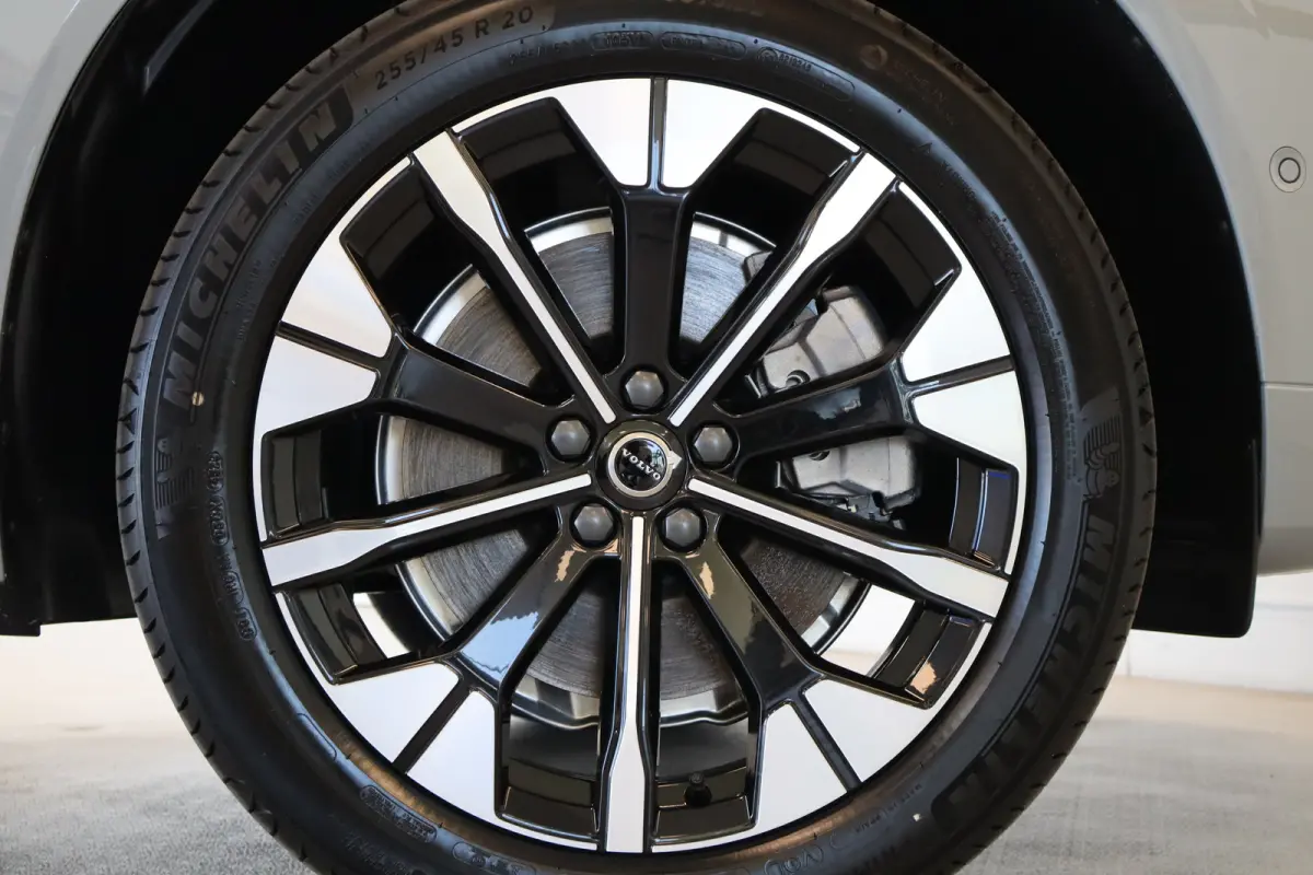 T6 350PK Plus Dark | 360° | Getint Glas | 20'' | HK Audio | Pilot Assist