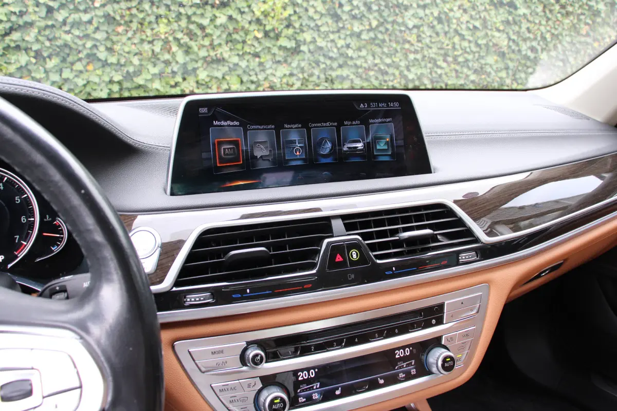 740i High Executive | NL-AUTO! | 1E EIGENAAR! | LUCHT VERING | TREKHAAK | ALL SEASON | 360° CAMERA | DODE HOEK | DEALER OH! | ADAPTIVE CRUISE | LEDER  | PRACHTIGE STAAT!