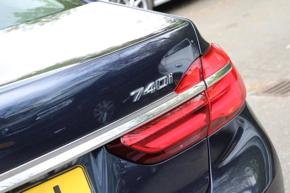 740i High Executive | NL-AUTO! | 1E EIGENAAR! | LUCHT VERING | TREKHAAK | ALL SEASON | 360° CAMERA | DODE HOEK | DEALER OH! | ADAPTIVE CRUISE | LEDER  | PRACHTIGE STAAT!