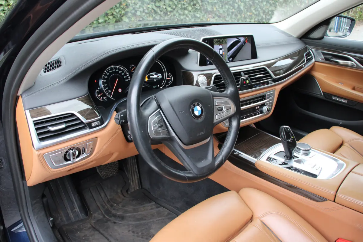 740i High Executive | NL-AUTO! | 1E EIGENAAR! | LUCHT VERING | TREKHAAK | ALL SEASON | 360° CAMERA | DODE HOEK | DEALER OH! | ADAPTIVE CRUISE | LEDER  | PRACHTIGE STAAT!