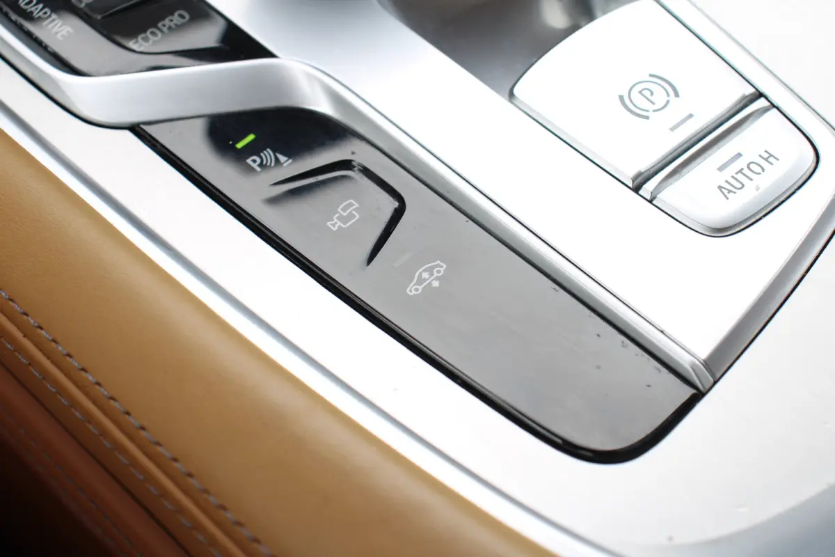 740i High Executive | NL-AUTO! | 1E EIGENAAR! | LUCHT VERING | TREKHAAK | ALL SEASON | 360° CAMERA | DODE HOEK | DEALER OH! | ADAPTIVE CRUISE | LEDER  | PRACHTIGE STAAT!