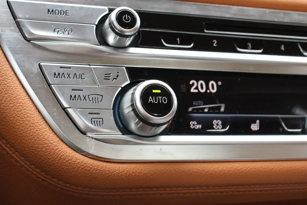 740i High Executive | NL-AUTO! | 1E EIGENAAR! | LUCHT VERING | TREKHAAK | ALL SEASON | 360° CAMERA | DODE HOEK | DEALER OH! | ADAPTIVE CRUISE | LEDER  | PRACHTIGE STAAT!