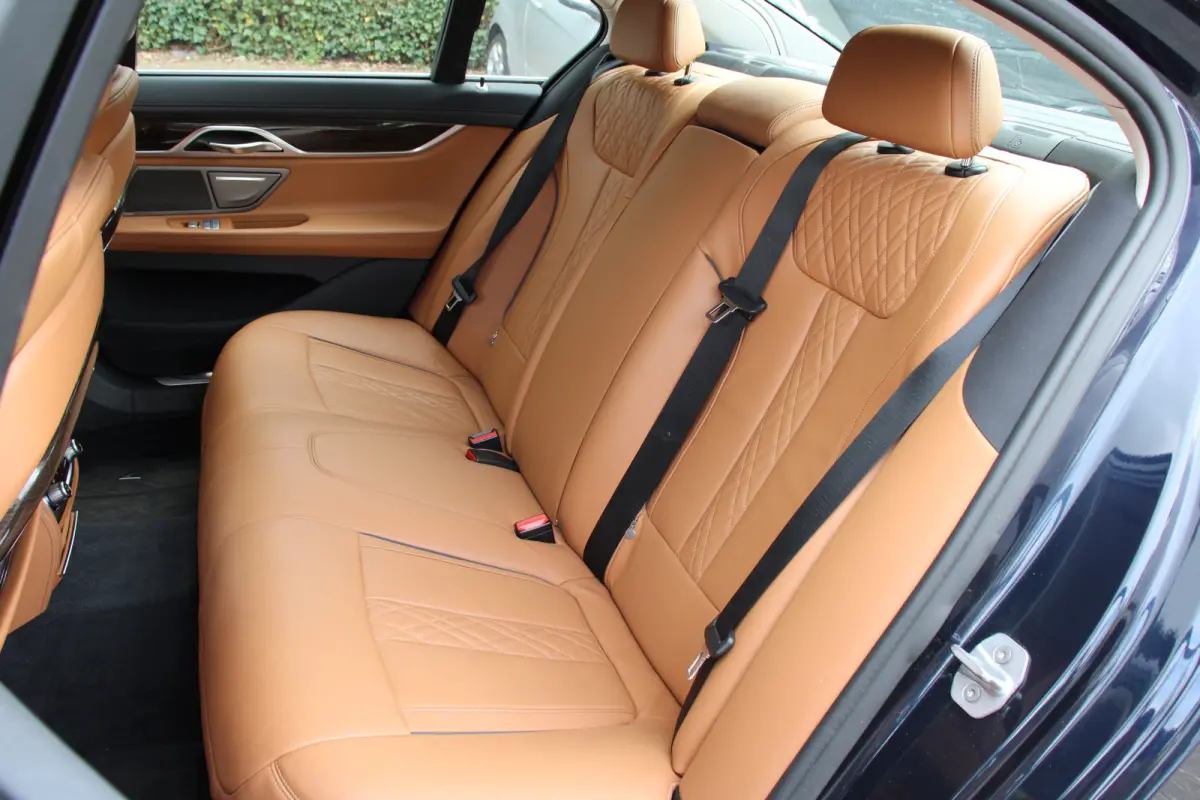 740i High Executive | NL-AUTO! | 1E EIGENAAR! | LUCHT VERING | TREKHAAK | ALL SEASON | 360° CAMERA | DODE HOEK | DEALER OH! | ADAPTIVE CRUISE | LEDER  | PRACHTIGE STAAT!