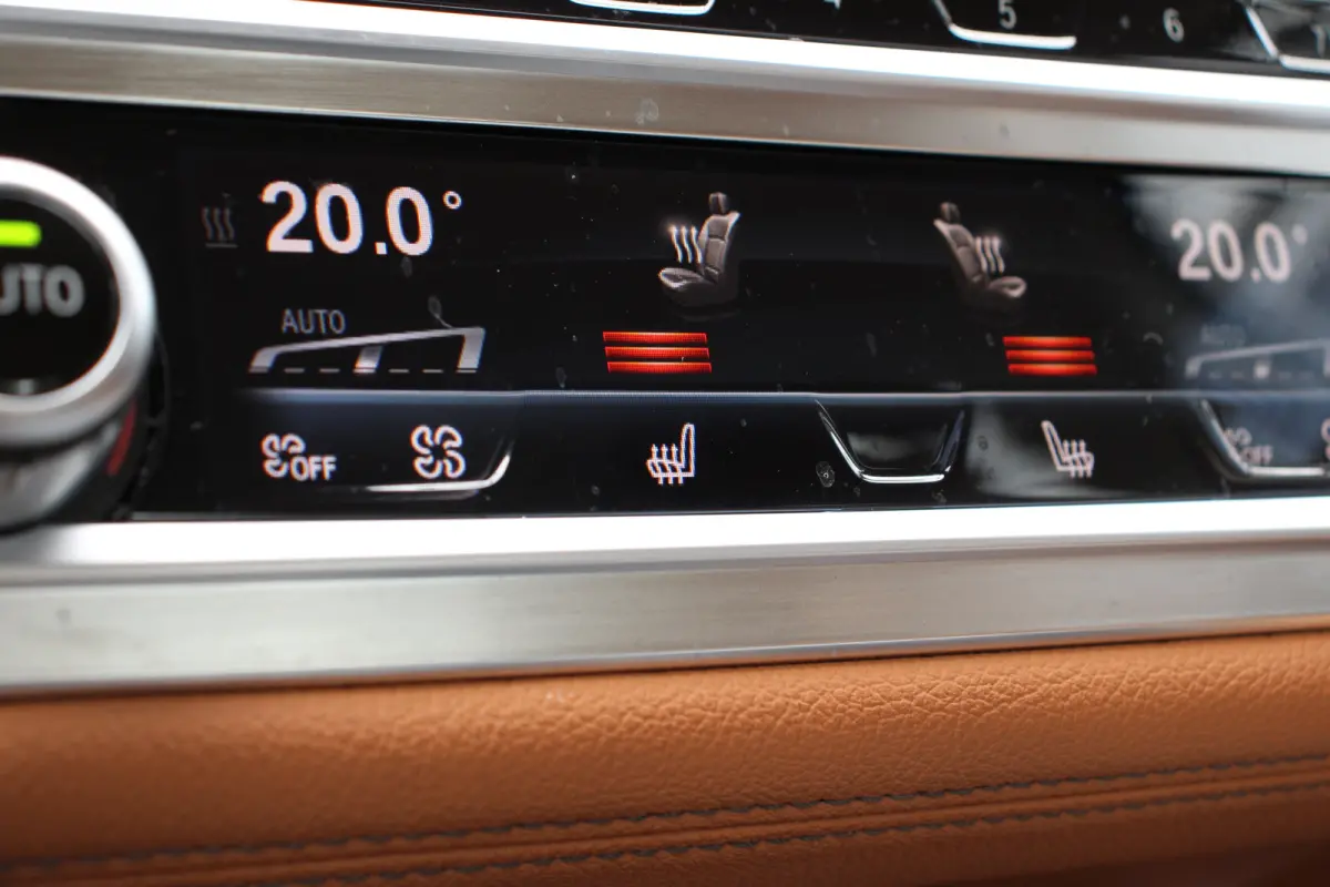 740i High Executive | NL-AUTO! | 1E EIGENAAR! | LUCHT VERING | TREKHAAK | ALL SEASON | 360° CAMERA | DODE HOEK | DEALER OH! | ADAPTIVE CRUISE | LEDER  | PRACHTIGE STAAT!