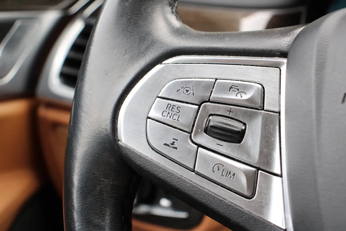 740i High Executive | NL-AUTO! | 1E EIGENAAR! | LUCHT VERING | TREKHAAK | ALL SEASON | 360° CAMERA | DODE HOEK | DEALER OH! | ADAPTIVE CRUISE | LEDER  | PRACHTIGE STAAT!