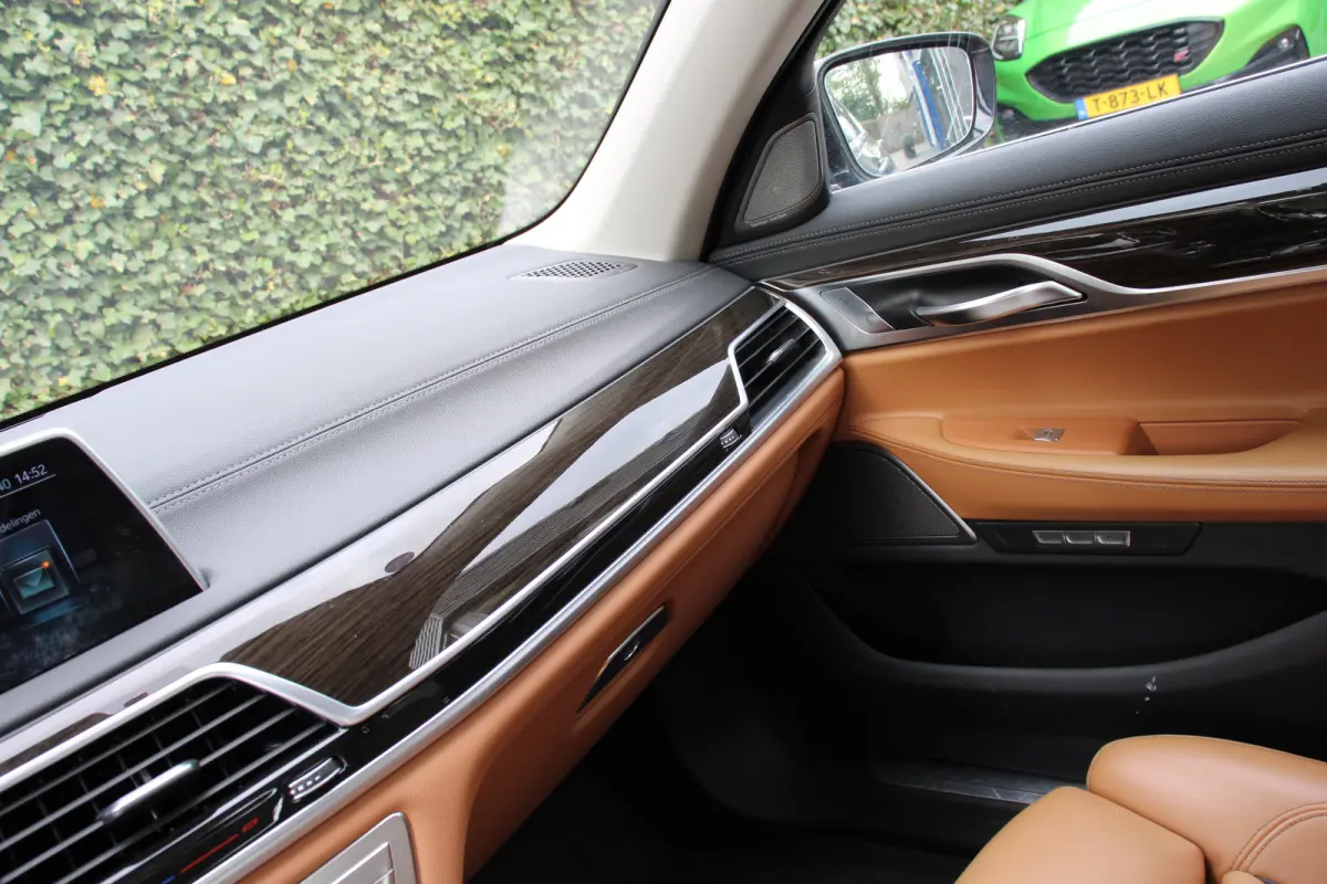 740i High Executive | NL-AUTO! | 1E EIGENAAR! | LUCHT VERING | TREKHAAK | ALL SEASON | 360° CAMERA | DODE HOEK | DEALER OH! | ADAPTIVE CRUISE | LEDER  | PRACHTIGE STAAT!
