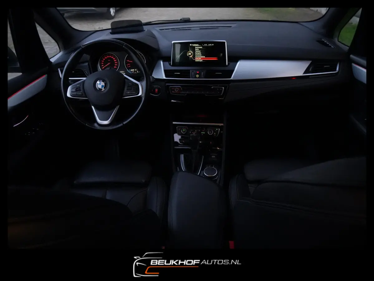 218i High Executive Automaat Leer