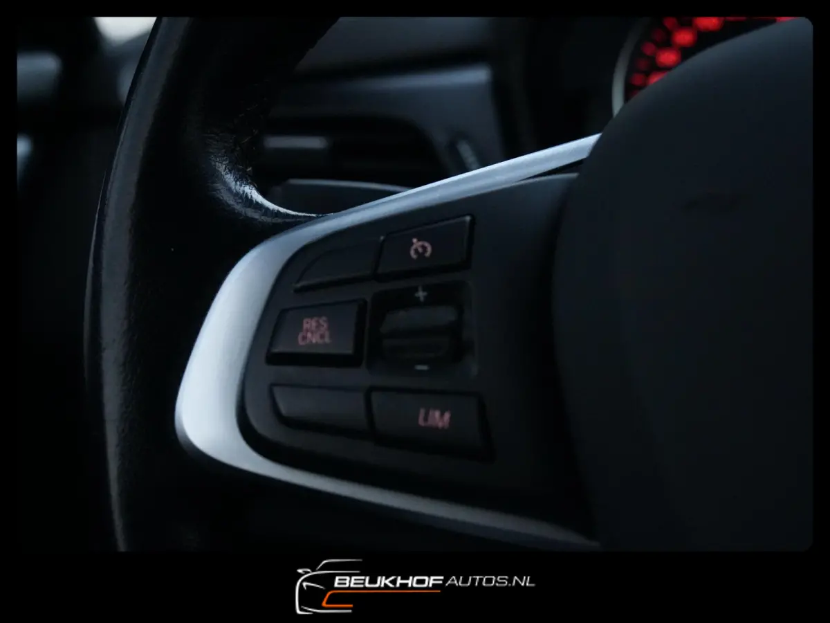 218i High Executive Automaat Leer