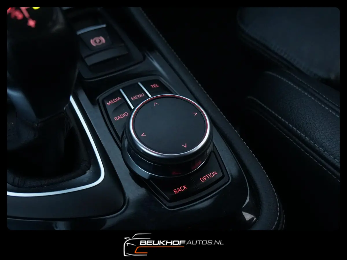 218i High Executive Automaat Leer