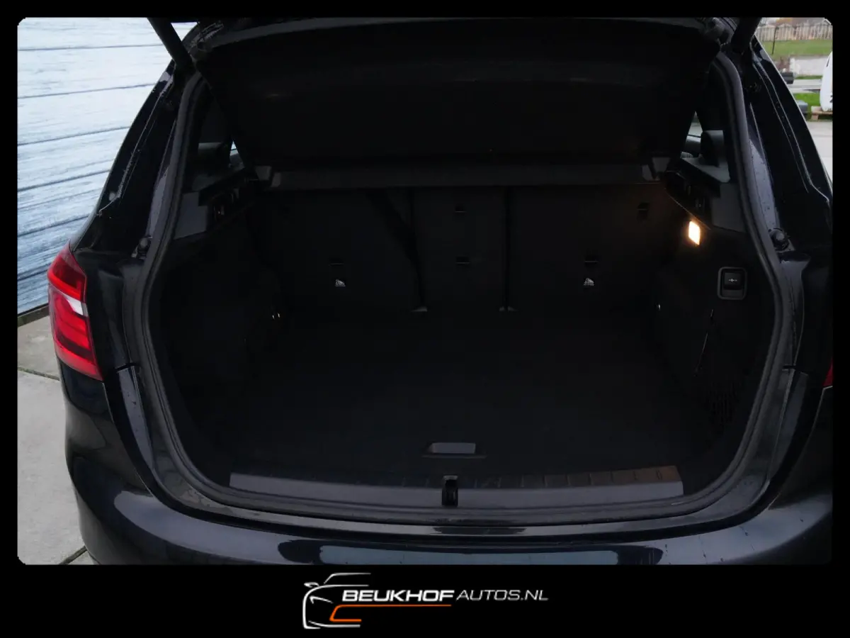 218i High Executive Automaat Leer