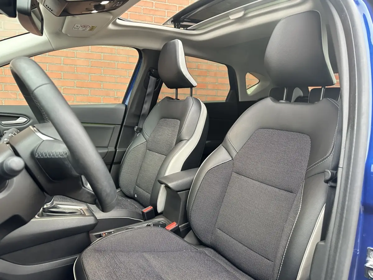 1.6 E-Tech Hybride 145 Intens Panorama Schuifdak Half Leder