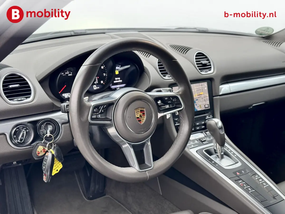 300 PK NL Dealerauto PDK PASM BOSE Stoel/Stuurwielverwarming | Apple CarPlay | Achteruitrijcamera |  Adaptive Cruise Control DAB Audio