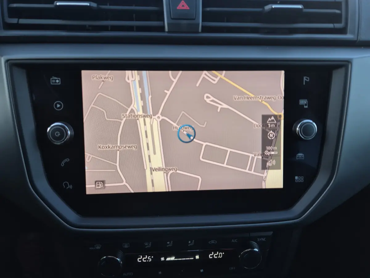 1.0 TSI Style Business NAVIGATIE Apple Carplay.