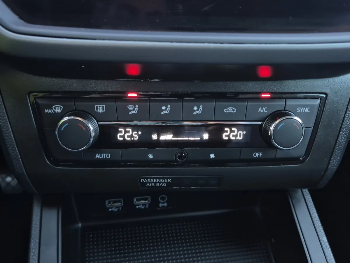 1.0 TSI Style Business NAVIGATIE Apple Carplay.