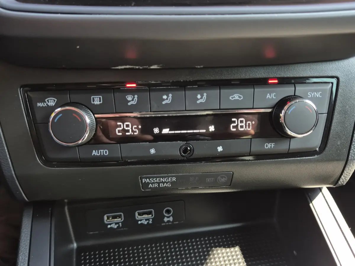 1.0 TSI Style Business NAVIGATIE Apple Carplay.