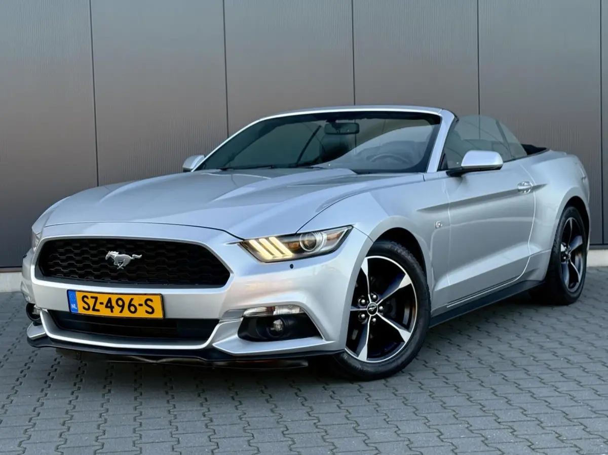 Ford Mustang Convertible 2015 Benzine Automatisch leasen