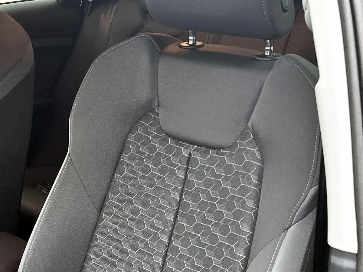 25 TFSI S edition l  Cruise control l Stoelverwarming l Privacy glas l Airco l Apple Carplay / Android Auto l Audi sound system