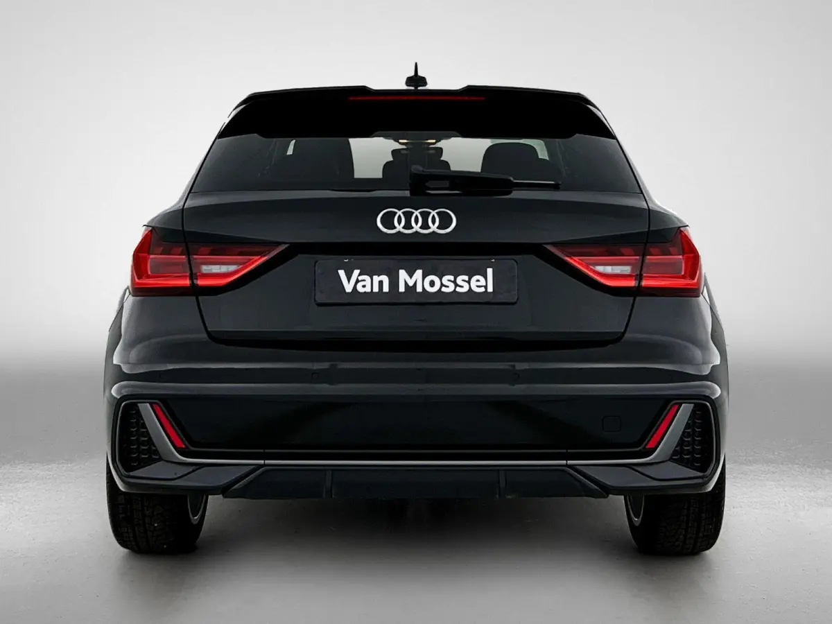 25 TFSI S edition l  Cruise control l Stoelverwarming l Privacy glas l Airco l Apple Carplay / Android Auto l Audi sound system