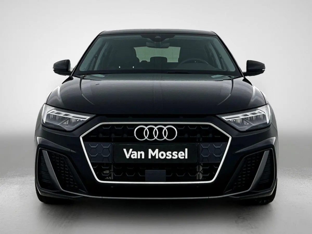 25 TFSI S edition l  Cruise control l Stoelverwarming l Privacy glas l Airco l Apple Carplay / Android Auto l Audi sound system