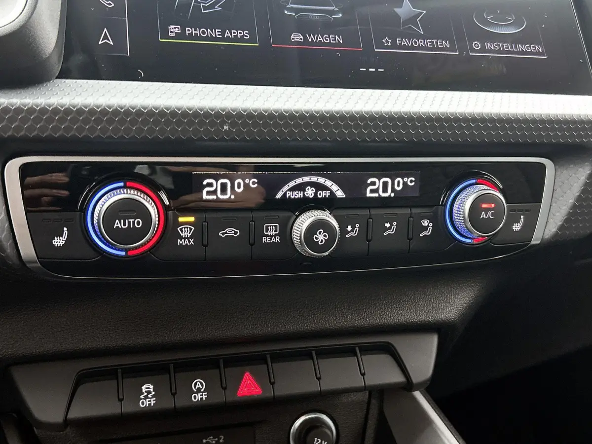 25 TFSI S edition l  Cruise control l Stoelverwarming l Privacy glas l Airco l Apple Carplay / Android Auto l Audi sound system