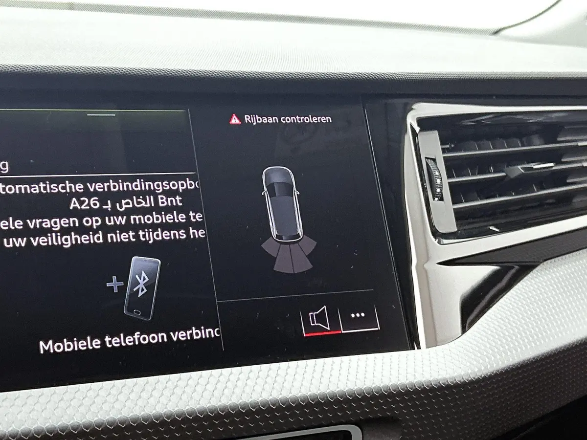 25 TFSI S edition l  Cruise control l Stoelverwarming l Privacy glas l Airco l Apple Carplay / Android Auto l Audi sound system
