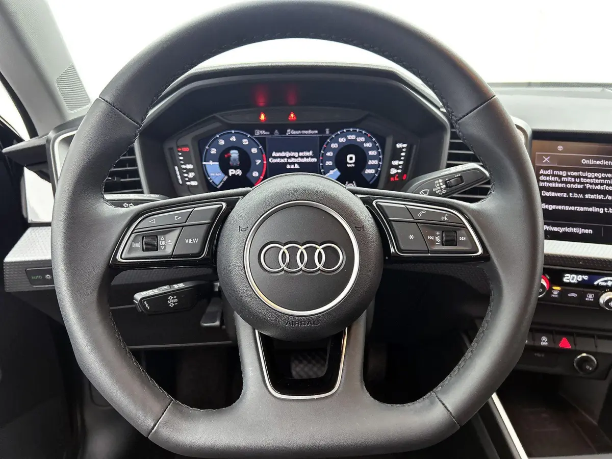 25 TFSI S edition l  Cruise control l Stoelverwarming l Privacy glas l Airco l Apple Carplay / Android Auto l Audi sound system