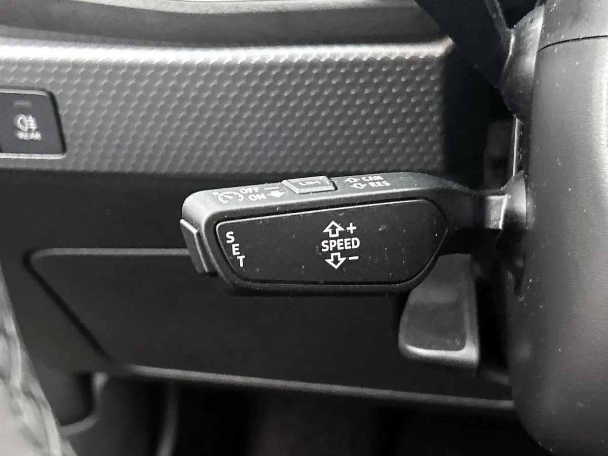 25 TFSI S edition l  Cruise control l Stoelverwarming l Privacy glas l Airco l Apple Carplay / Android Auto l Audi sound system