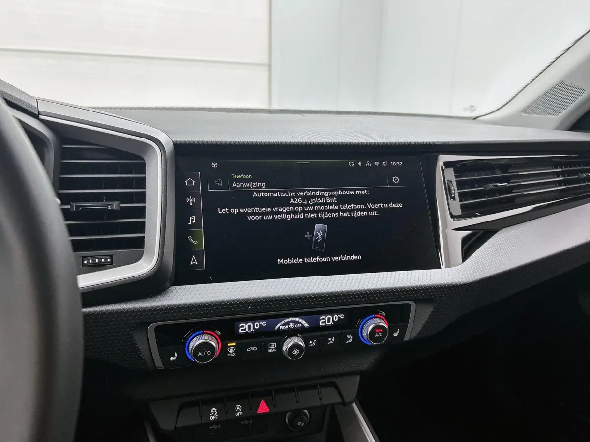25 TFSI S edition l  Cruise control l Stoelverwarming l Privacy glas l Airco l Apple Carplay / Android Auto l Audi sound system