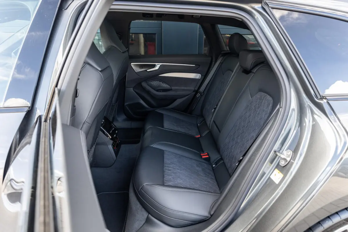 2.0 e-hybrid 367pk quattro S edition Competition | LMV 21'' | Panoramadak | B&O Sound Systeem