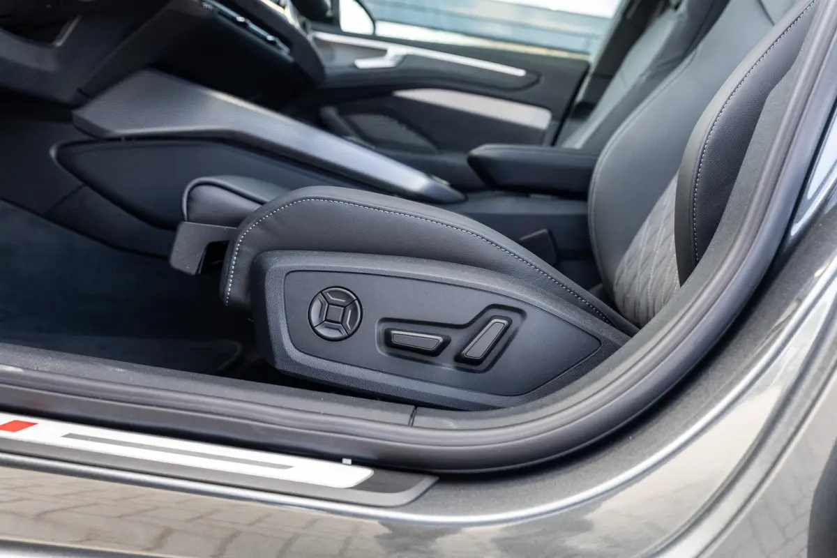 2.0 e-hybrid 367pk quattro S edition Competition | LMV 21'' | Panoramadak | B&O Sound Systeem