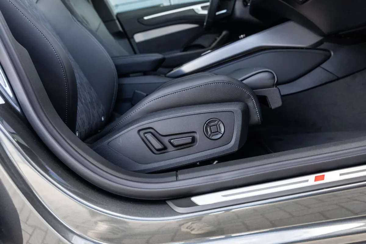 2.0 e-hybrid 367pk quattro S edition Competition | LMV 21'' | Panoramadak | B&O Sound Systeem