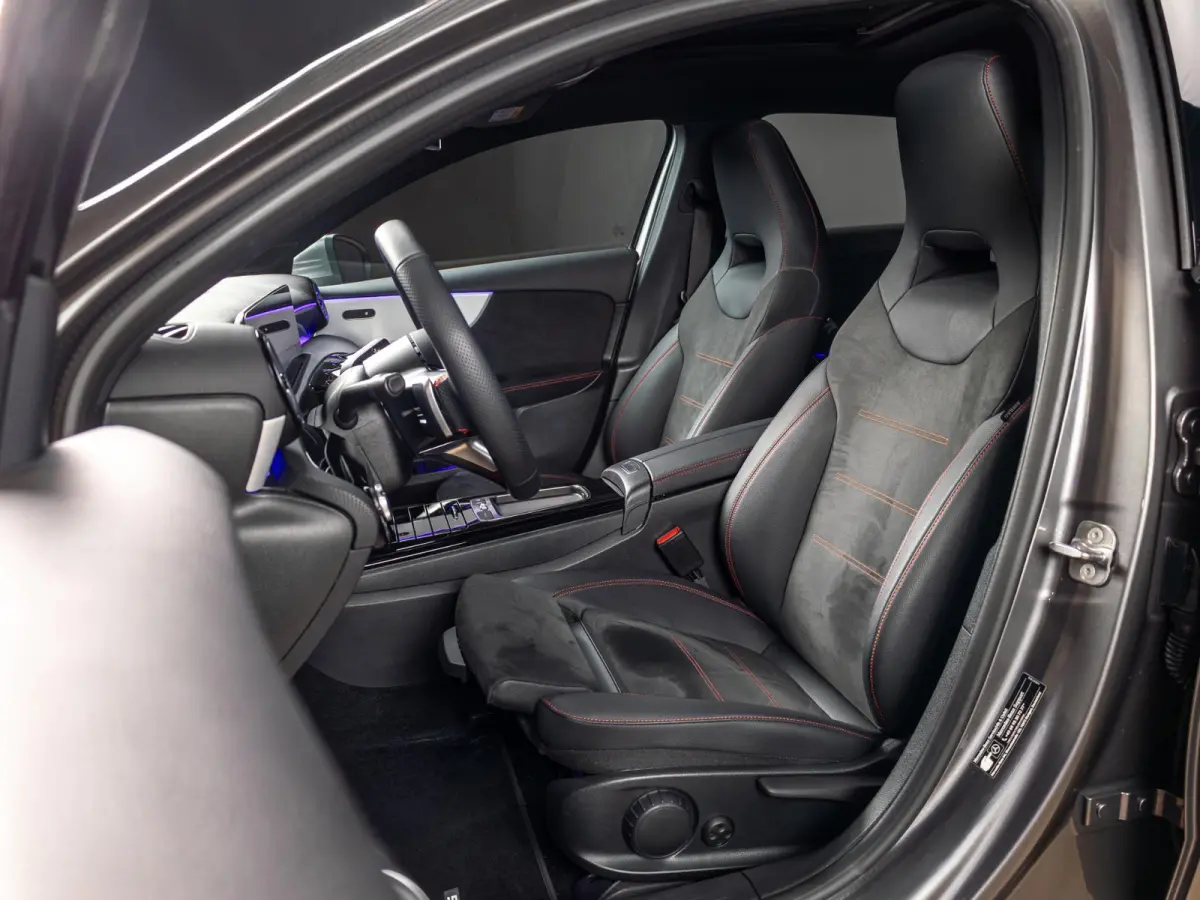 Hatchback 250 e AMG Line Panorama dak