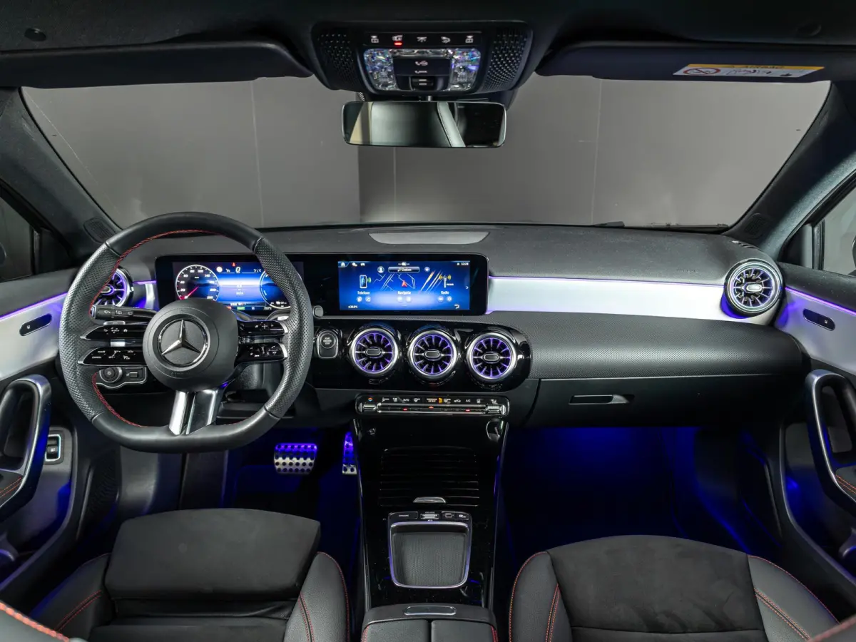 Hatchback 250 e AMG Line Panorama dak